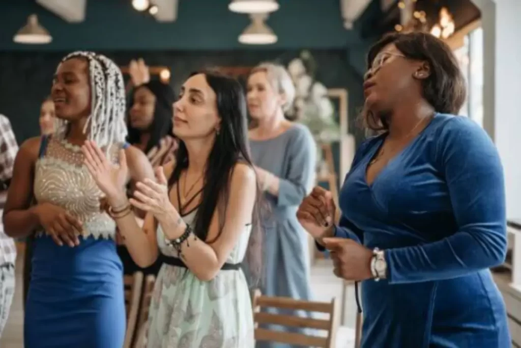 A Importância da Musicoterapia no Alívio do Estresse em Idosos 3 estresse socializacao