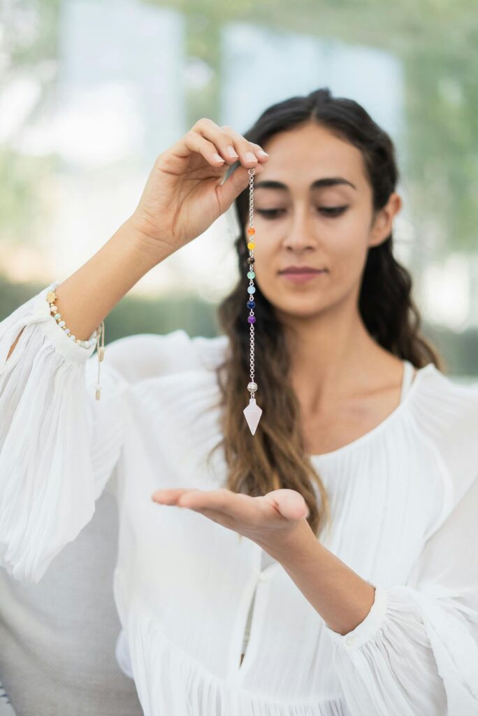 Reiki e Radiestesia: Como Potencializar o Equilíbrio Energético e Melhorar o Bem-Estar 2 pexels cristian rojas 8391591 1